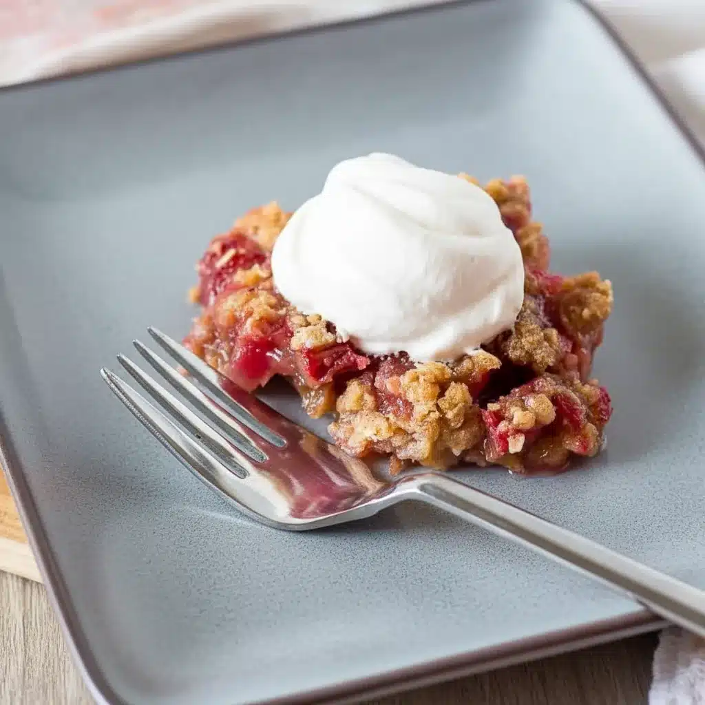Rhubarb Crunch: Easy Old-Fashioned Dessert with Oat Crumble 4 Rhubarb Crunch