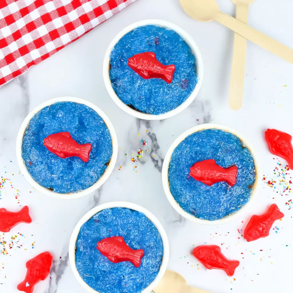 Mini Fish Tank Jell-O Cups: A Colorful Ocean Party Dessert 5 Mini Fish Tank Jell-O Cups
